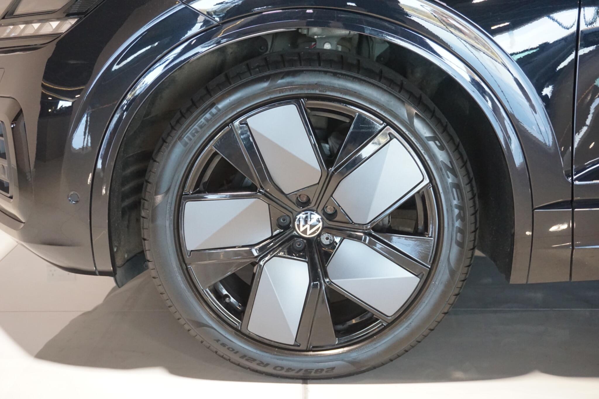 Volkswagen Touareg 3.0 TDI V6 Black Edition SUV 5dr Diesel Tiptronic 4Motion Euro 6 (s/s) (286 ps)